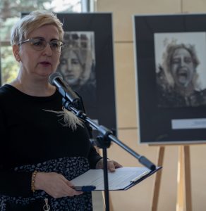 Wernisaż wystawy „Schowaj matko suknie moje”